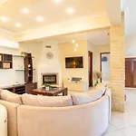Villa Kondarini Sea View Villa, Just 290m From The Beach, By Zantewize *