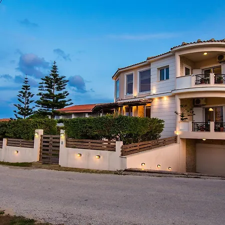 Вилла Kondarini Sea View Villa, Just 290m From The Beach, By Zantewize