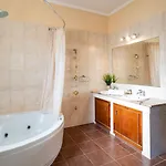 Villa Kondarini Sea View Villa, Just 290m From The Beach, By Zantewize *