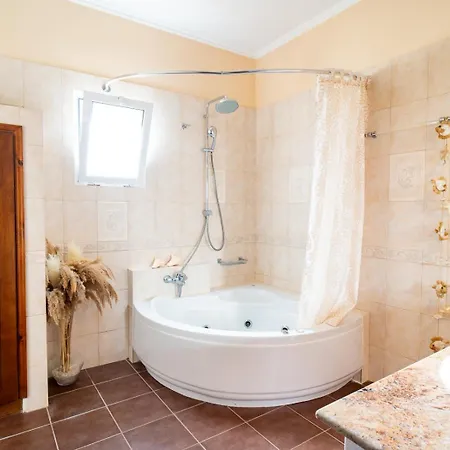 Kondarini Sea View Villa, Just 290m From The Beach, By Zantewize *