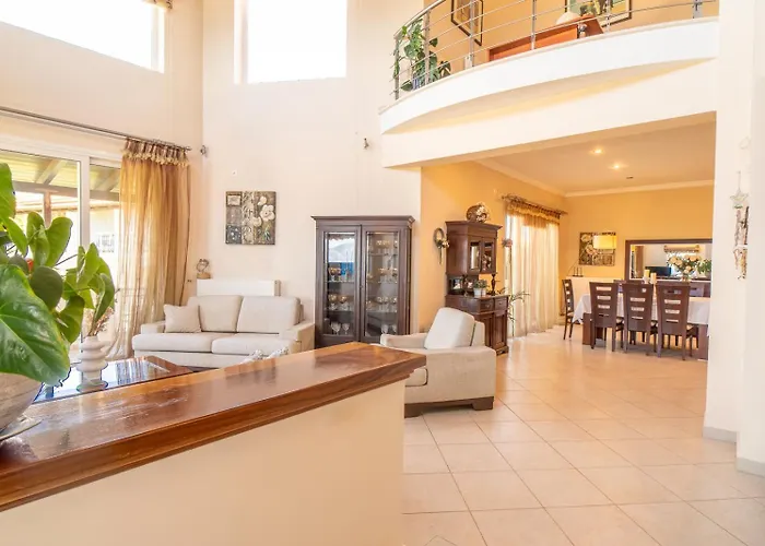 Willa Kondarini Sea View Villa, Just 290m From The Beach, By Zantewize *